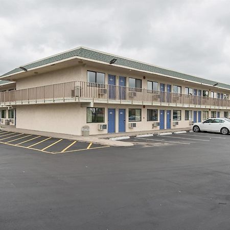 Motel 6 Kansas City, Mo - Airport Exterior photo