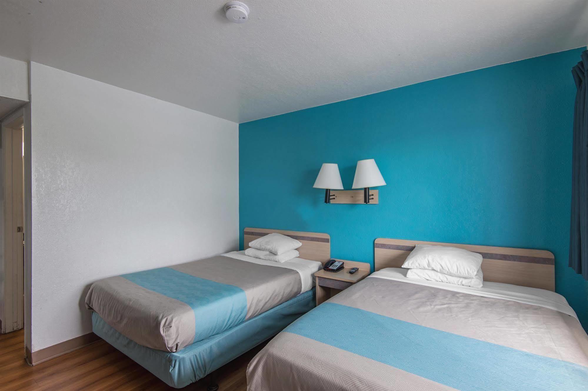 Motel 6 Kansas City, Mo - Airport Exterior photo